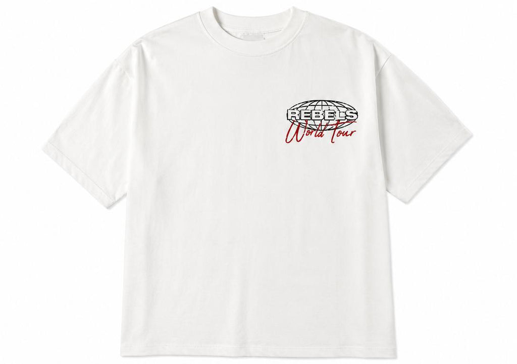 Camiseta Gráfica Blanca – Rebels World Tour Merch