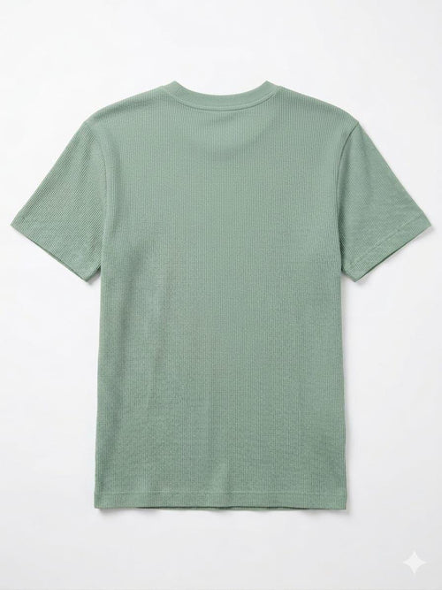 Camiseta Básica de Tejido Waffle – Sage Globe