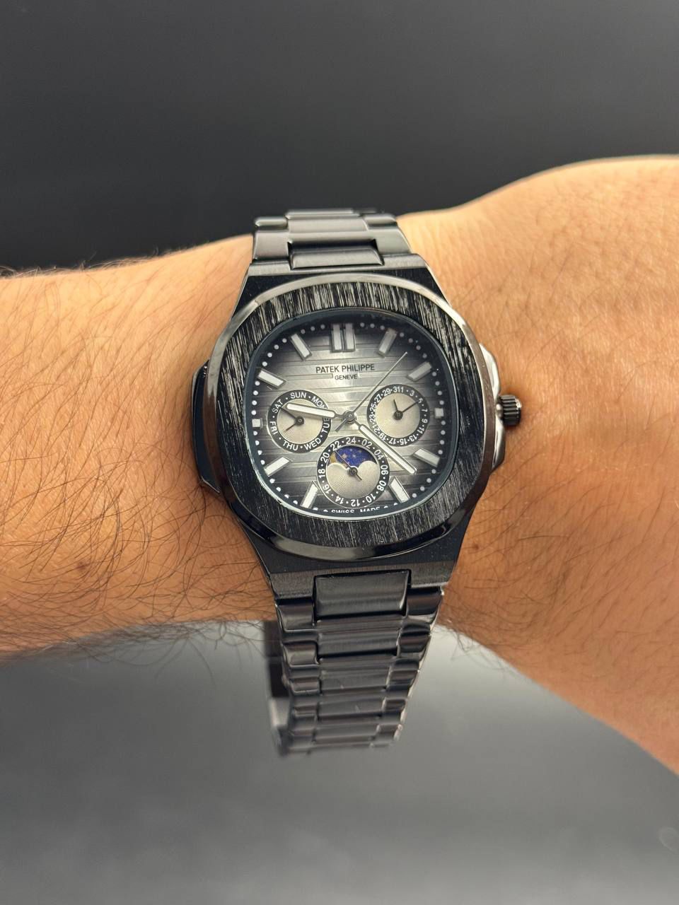 Reloj Patek Philippe Nautilus Moon Phase & Calendar – Dark Stealth Edition